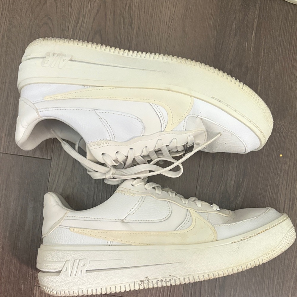 Nike Air Force 1 Off-White Sneakers